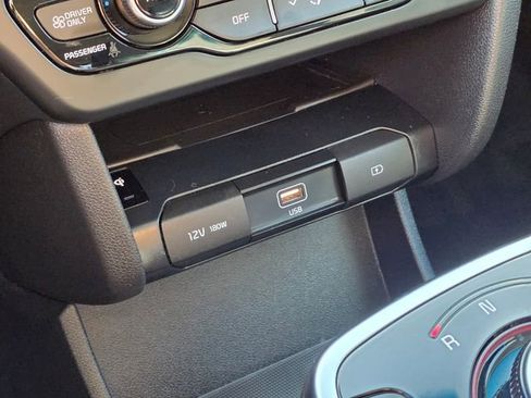 Used 2021 Kia Niro EX Premium FWD image 32