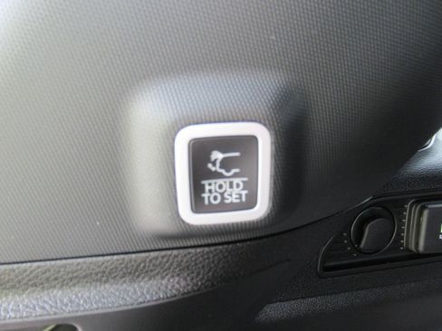 Used 2024 Jeep Grand Cherokee Limited w/ Black Appearance Package RWD image 35