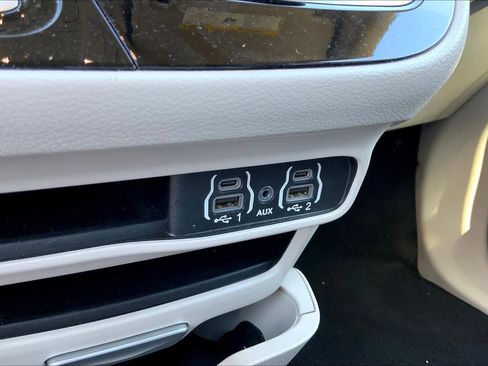 Used 2024 Chrysler Pacifica Touring-L FWD image 35