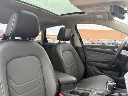 Used 2025 Volkswagen Jetta SEL FWD image 39