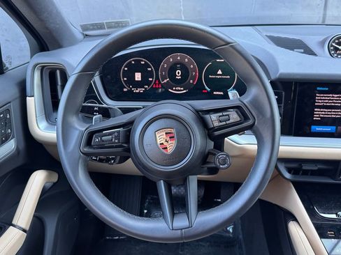 Certified 2025 Porsche Cayenne Coupe image 24