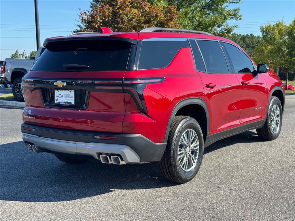 Used 2027 Chevrolet Traverse LT FWD image 3
