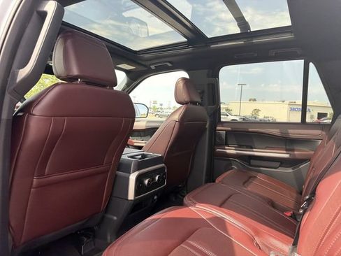 Used 2024 Ford Expedition Limited AWD/4WD image 17