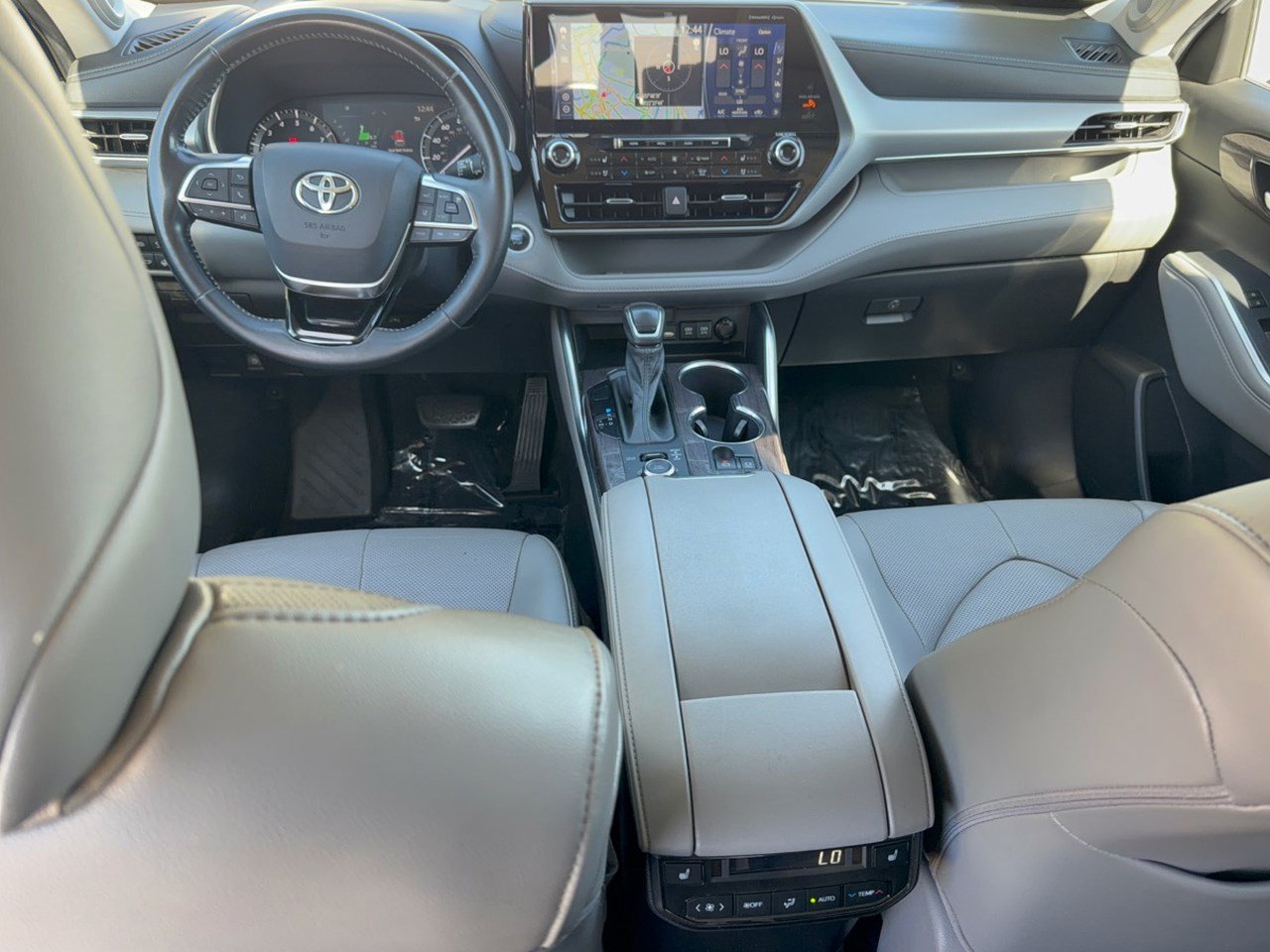 Used 2021 Toyota Highlander Platinum AWD/4WD image 17