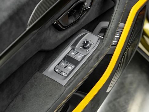 Used 2023 Lamborghini Urus Performante AWD/4WD image 53