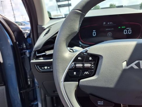 Used 2025 Kia Niro EX Touring FWD image 23