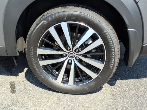 Certified 2024 Nissan Pathfinder Platinum w/ Cargo Package AWD/4WD image 9