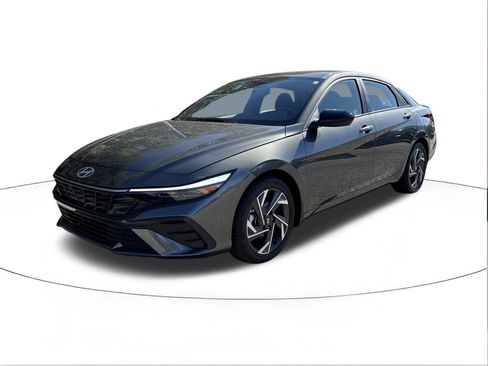 Certified 2025 Hyundai Elantra Sport image 7