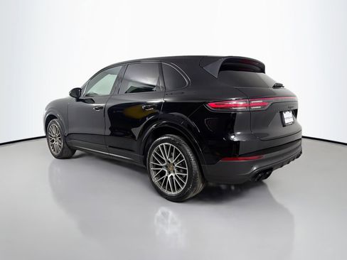 Certified 2022 Porsche Cayenne Platinum Edition image 3