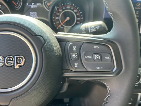 New 2025 Jeep Gladiator Sport image 24