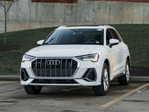 Certified 2025 Audi Q3 2.0T Premium w/ Convenience Package image 7