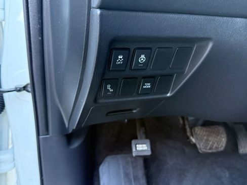 Used 2018 Nissan Pathfinder SV w/ SV Tech Package image 38