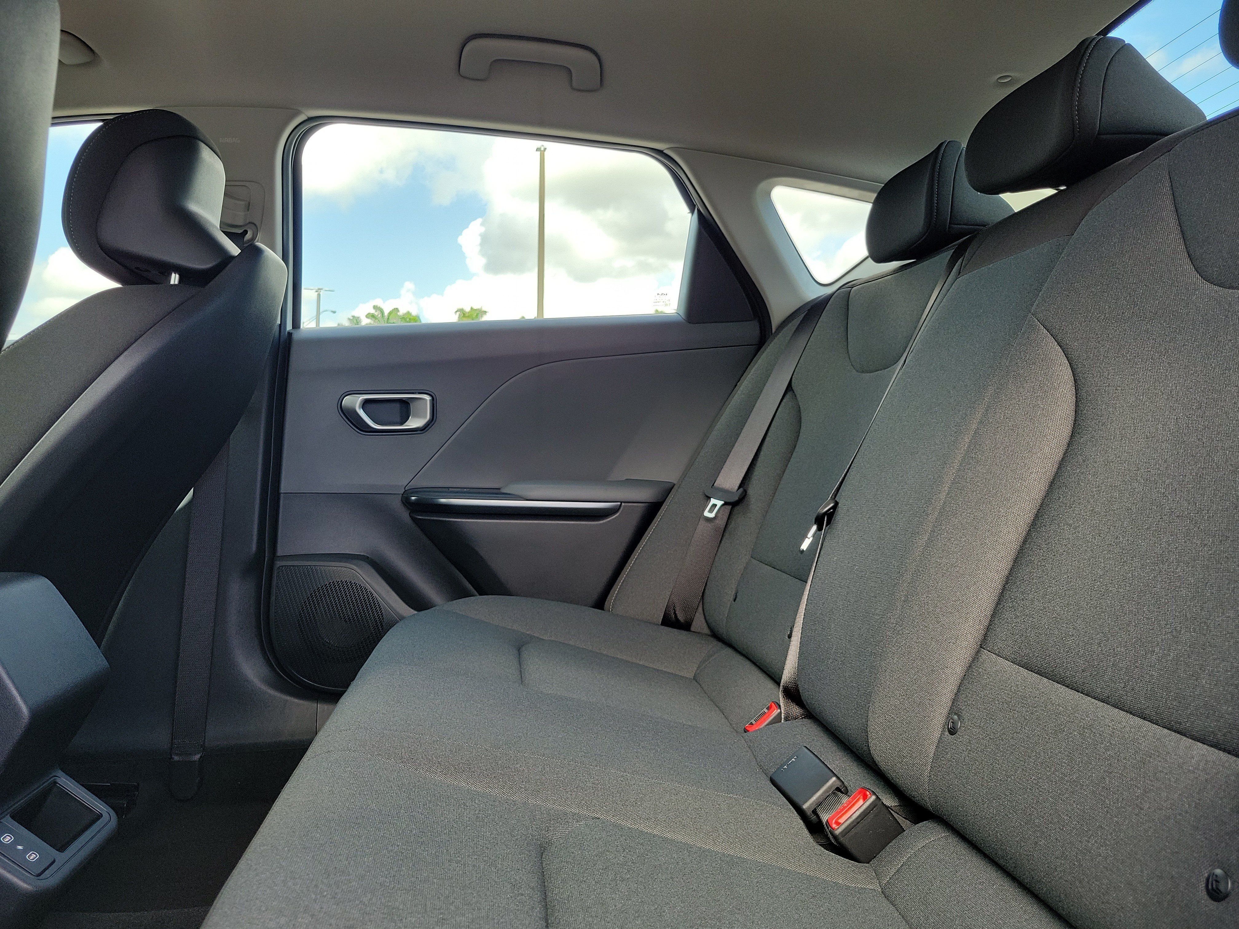 Used 2025 Kia K4 FWD image 14
