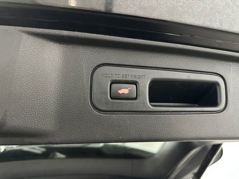 Certified 2025 Honda Pilot Touring image 21
