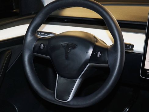 Used 2023 Tesla Model Y Long Range AWD/4WD image 20