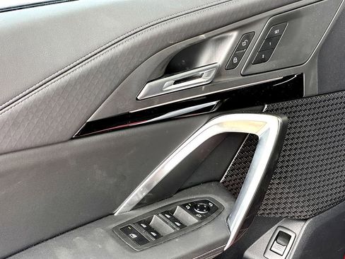 Certified 2025 BMW X2 xDrive28i image 11