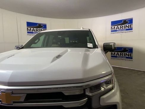 Used 2023 Chevrolet Silverado 1500 High Country w/ High Country Premium Package AWD/4WD image 5
