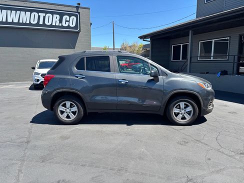 Used 2017 Chevrolet Trax LT w/ LT Convenience Package AWD/4WD image 6