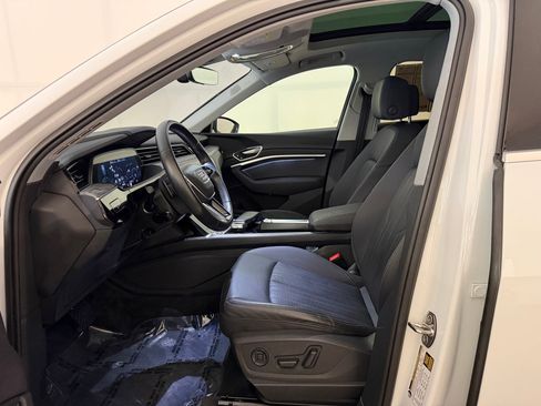 Used 2022 Audi e-tron Premium Plus w/ Premium Plus Package image 5