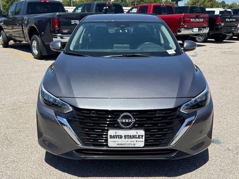 Used 2025 Nissan Sentra SV FWD image 2