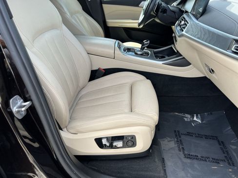 Used 2022 BMW X7 xDrive40i w/ Premium Package AWD/4WD image 26