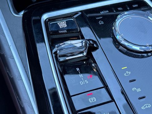 Used 2023 BMW 740i image 16