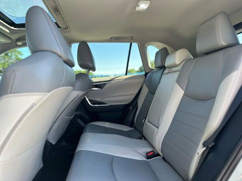 Used 2020 Toyota RAV4 XLE Premium FWD image 14