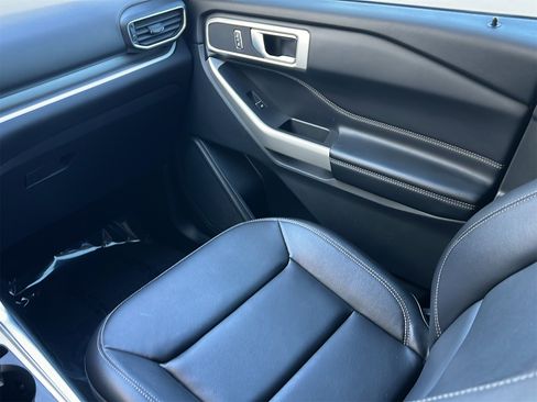 Used 2020 Ford Explorer XLT w/ Equipment Group 202A image 14