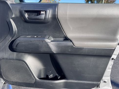 Used 2017 Toyota Tacoma SR image 21