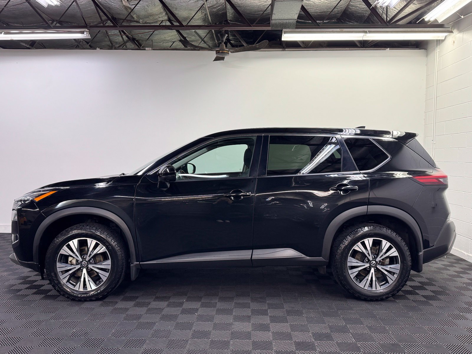 Used 2021 Nissan Rogue SV AWD/4WD image 3