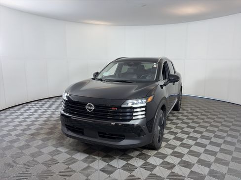 Used 2025 Nissan Kicks SR image 2