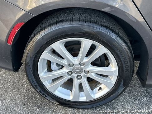 Used 2017 Chrysler 200 Limited Platinum image 12