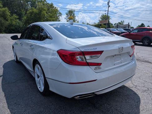 Used 2018 Honda Accord Touring image 10