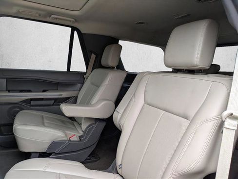 Used 2021 Ford Expedition XLT image 15