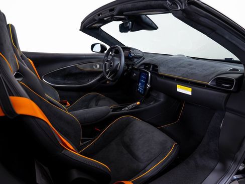 Used 2025 McLaren Artura Spider RWD image 21