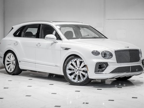 Used 2023 Bentley Bentayga Azure image 1