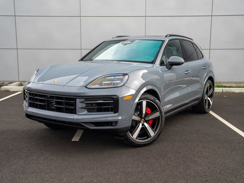 New 2026 Porsche Cayenne S image 1