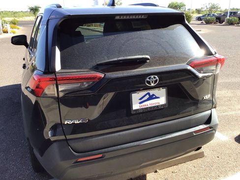 Used 2019 Toyota RAV4 XLE w/ Convenience Package FWD image 13