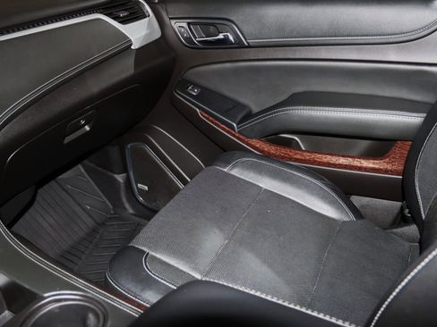 Used 2017 GMC Yukon SLT image 48