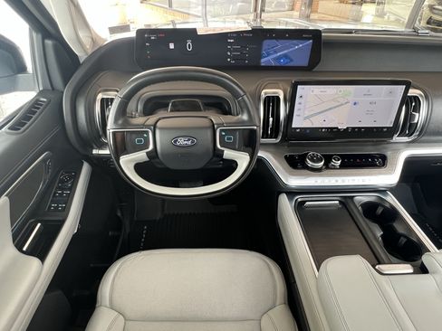 Used 2025 Ford Expedition Platinum w/ Driver's Package AWD/4WD image 26