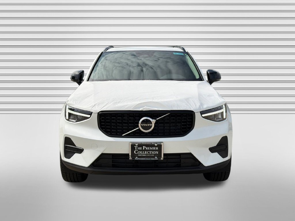 New 2026 Volvo XC40 B5 Core w/ Climate Package AWD/4WD image 2