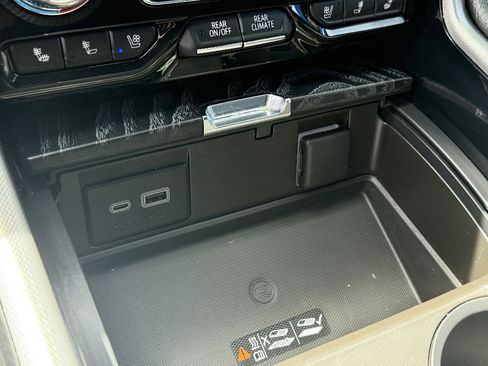 Used 2023 GMC Yukon Denali image 16