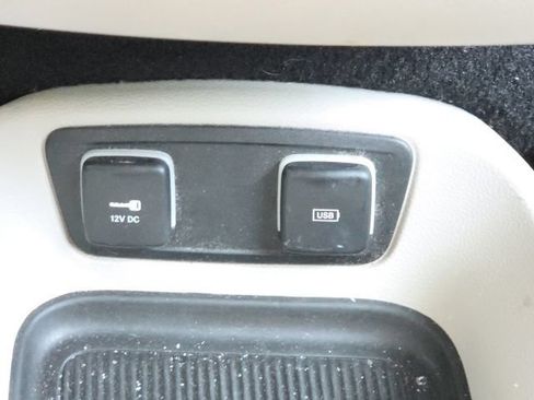 Used 2020 Chrysler Pacifica Touring-L w/ Advanced Safetytec Group FWD image 31
