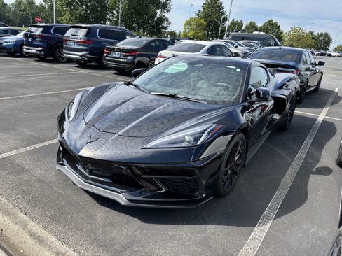 Used 2024 Chevrolet Corvette Stingray Preferred Cpe w/ Z51 Performance Package RWD image 6