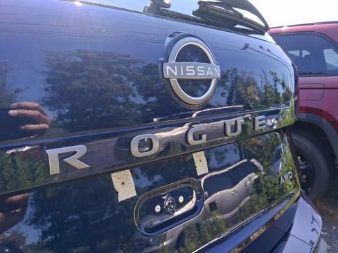 Used 2026 Nissan Rogue SV AWD/4WD image 14