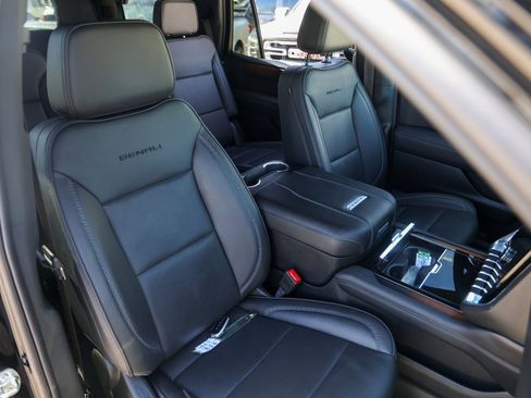 Used 2025 GMC Yukon Denali image 30