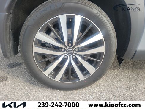 Used 2024 Nissan Pathfinder Platinum FWD image 9
