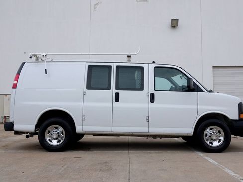 Used 2012 Chevrolet Express 2500 w/ Cold Climate Package image 11