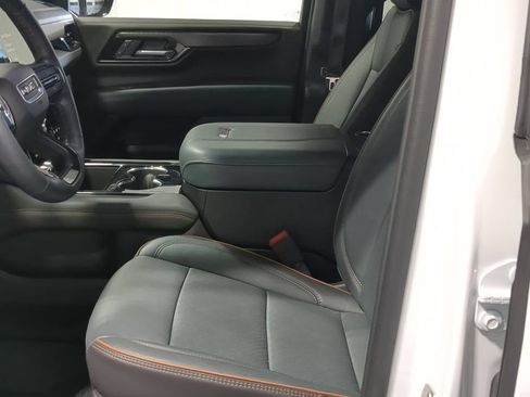 Used 2025 GMC Yukon AT4 w/ AT4 Premium Package AWD/4WD image 20