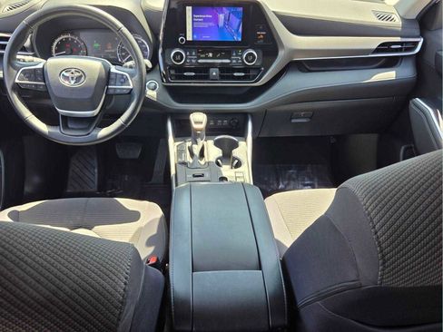 Used 2023 Toyota Highlander LE AWD/4WD image 10
